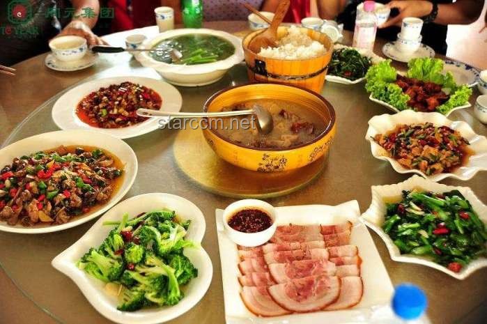 上海快餐店“四菜一汤173元”消费指南：如何理性消费并享受美食